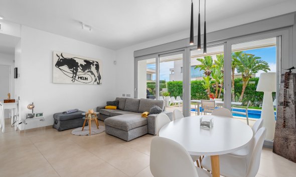 Resale - Villa - Orihuela Costa - Vistabella Golf