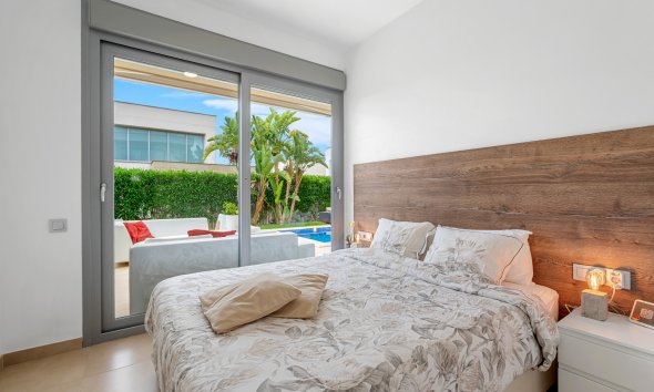 Resale - Villa - Orihuela Costa - Vistabella Golf