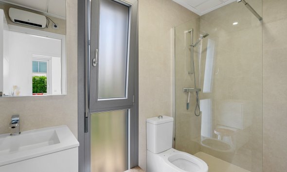 Resale - Villa - Orihuela Costa - Vistabella Golf