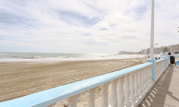 Resale - Apartment - Torrevieja - Playa Los Locos