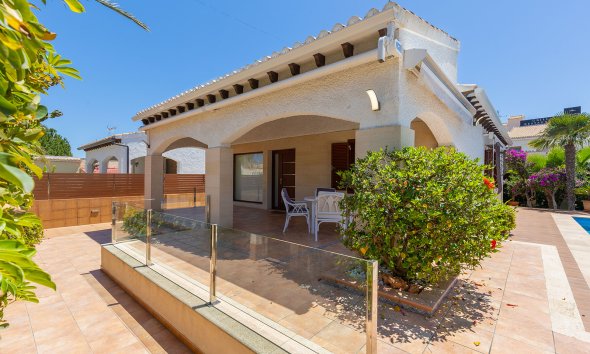 Resale - Villa - Orihuela Costa - Punta Prima