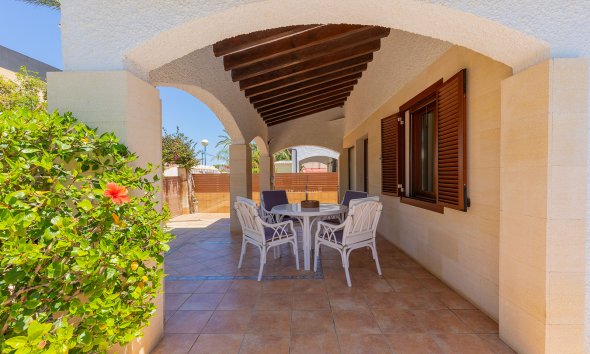 Resale - Villa - Orihuela Costa - Punta Prima