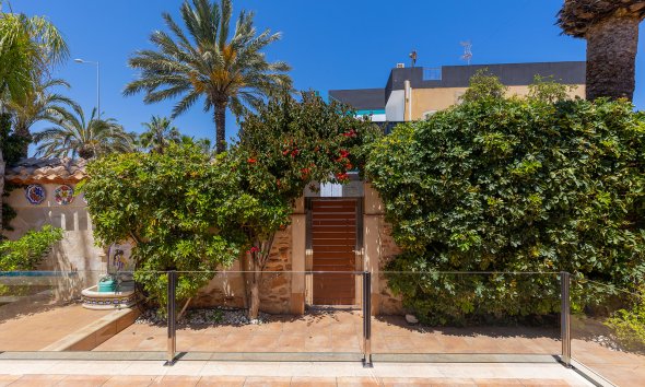 Resale - Villa - Orihuela Costa - Punta Prima