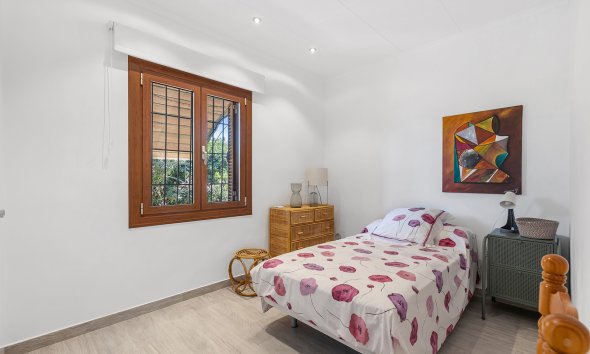 Resale - Villa - Orihuela Costa - Punta Prima