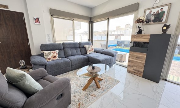 Resale - Villa - Orihuela Costa - Villamartin