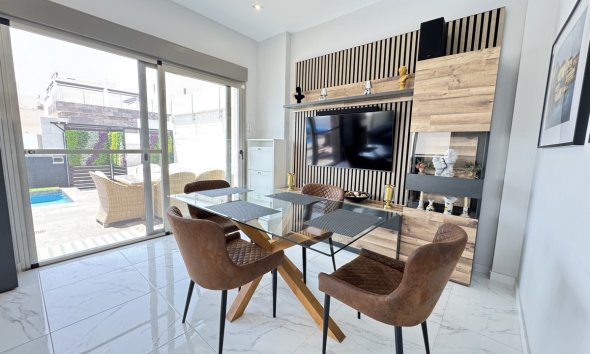 Resale - Villa - Orihuela Costa - Villamartin