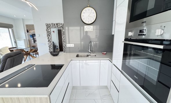 Resale - Villa - Orihuela Costa - Villamartin