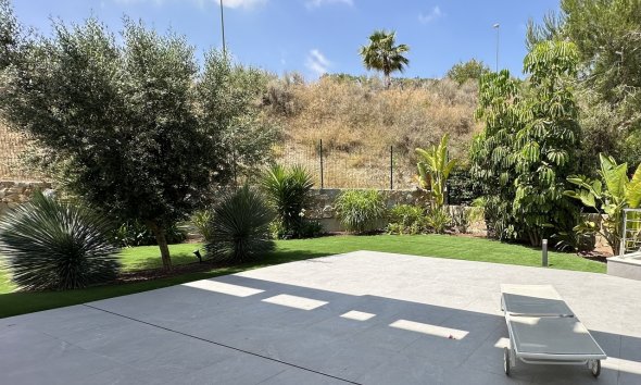 Resale - Villa - Orihuela Costa - Las Colinas Golf Resort