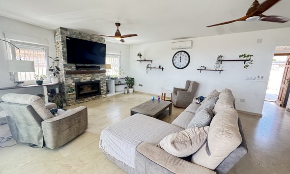 Resale - Villa - San Miguel de Salinas