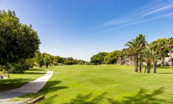 Resale - Apartment - Orihuela Costa - Campoamor