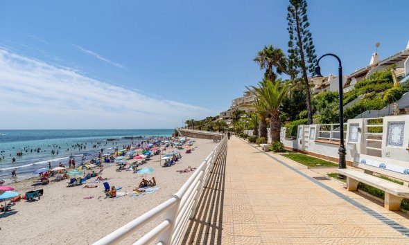 Resale - Apartment - Orihuela Costa - Campoamor