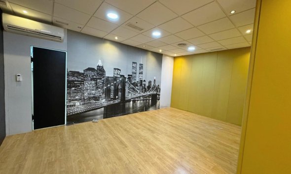 Resale - Commercial premises / Commercial unit / Retail space - Guardamar del Segura - Guardamar del Seguras*