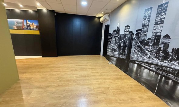 Resale - Commercial premises / Commercial unit / Retail space - Guardamar del Segura - Guardamar del Seguras*