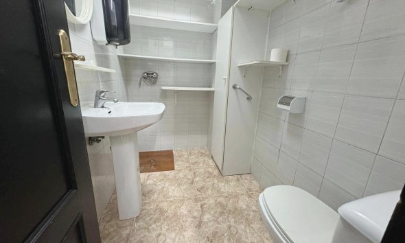 Resale - Commercial premises / Commercial unit / Retail space - Guardamar del Segura - Guardamar del Seguras*