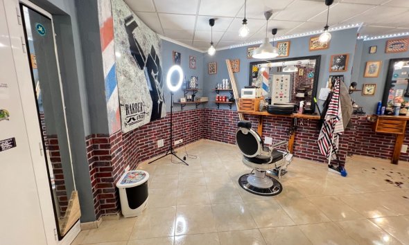 Resale - Commercial premises / Commercial unit / Retail space - Guardamar del Segura - Guardamar Del Segura