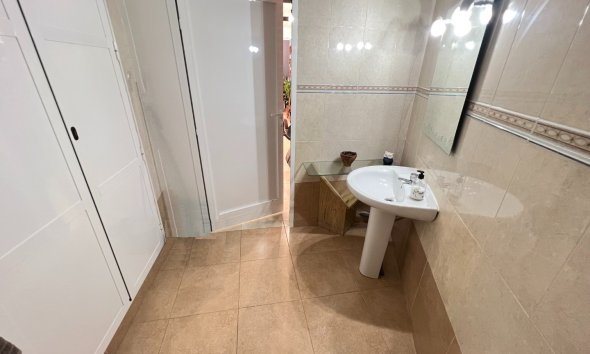 Resale - Commercial premises / Commercial unit / Retail space - Guardamar del Segura - Guardamar Del Segura