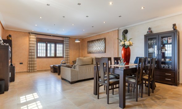 Reventa - Villa - Los Montesinos - La Herrada