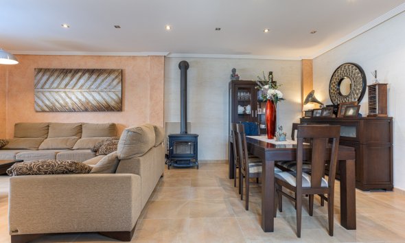 Reventa - Villa - Los Montesinos - La Herrada