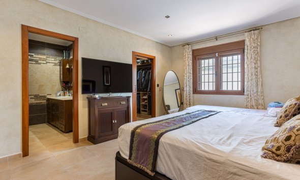 Reventa - Villa - Los Montesinos - La Herrada