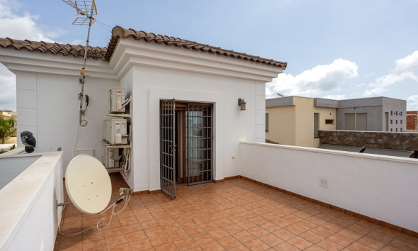 Reventa - Villa - Los Montesinos - La Herrada