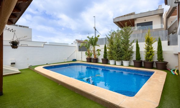 Reventa - Villa - Los Montesinos - La Herrada