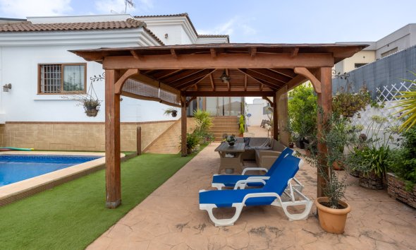 Reventa - Villa - Los Montesinos - La Herrada