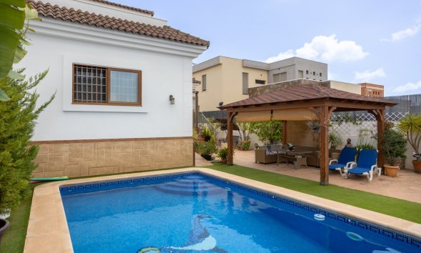 Reventa - Villa - Los Montesinos - La Herrada