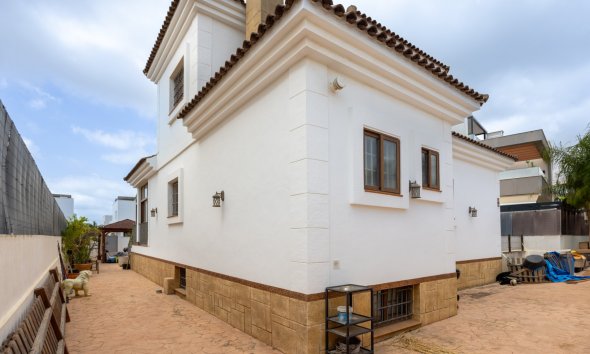 Reventa - Villa - Los Montesinos - La Herrada