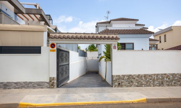 Reventa - Villa - Los Montesinos - La Herrada