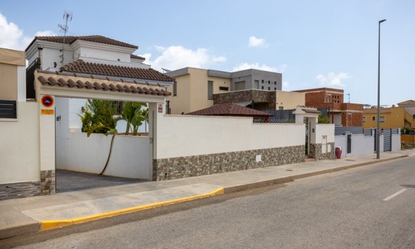 Reventa - Villa - Los Montesinos - La Herrada
