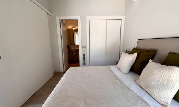 Resale - Terraced house / Townhouse - Sucina