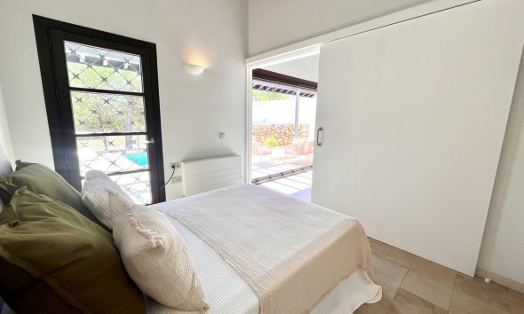 Resale - Terraced house / Townhouse - Sucina