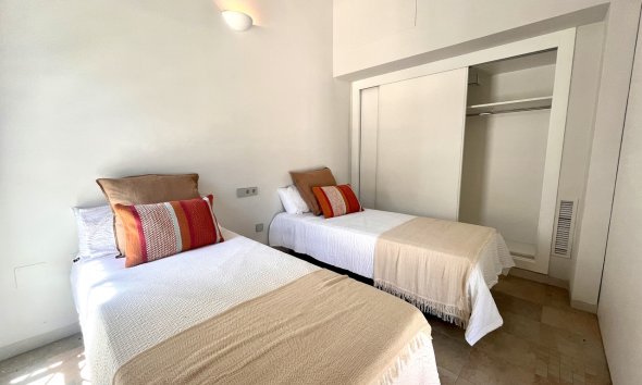 Resale - Terraced house / Townhouse - Sucina