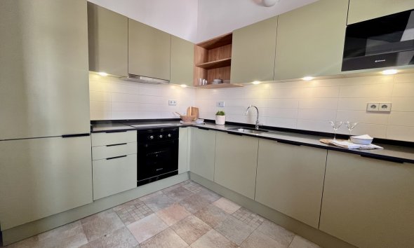 Resale - Terraced house / Townhouse - Sucina