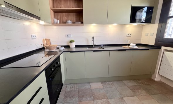 Resale - Terraced house / Townhouse - Sucina