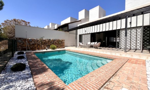 Resale - Terraced house / Townhouse - Sucina