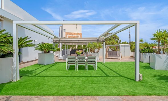 Resale - Villa - Orihuela Costa - Villamartín