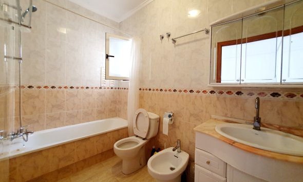 Rynek Wtórny - Dom szeregowy - Torrevieja