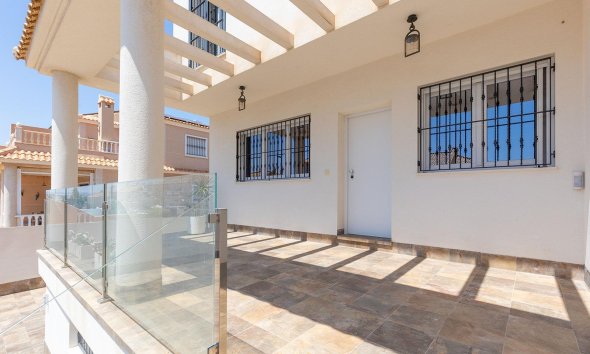 Resale - Villa - Torrevieja - Aguas Nuevas