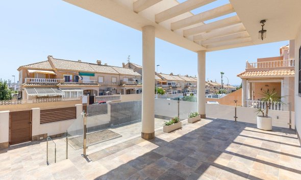 Resale - Villa - Torrevieja - Aguas Nuevas
