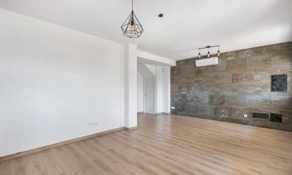 Resale - Villa - Torrevieja - Aguas Nuevas