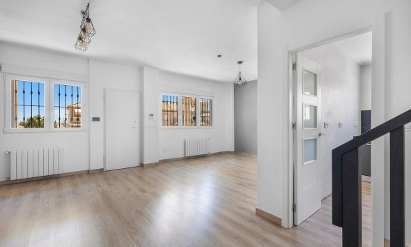 Resale - Villa - Torrevieja - Aguas Nuevas