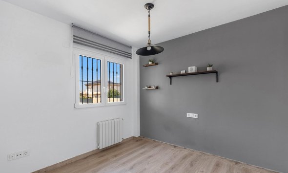 Resale - Villa - Torrevieja - Aguas Nuevas