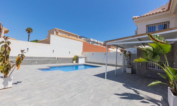 Resale - Villa - Torrevieja - Aguas Nuevas