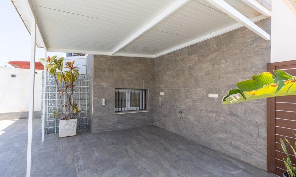 Resale - Villa - Torrevieja - Aguas Nuevas