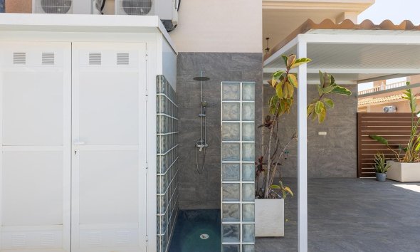 Resale - Villa - Torrevieja - Aguas Nuevas