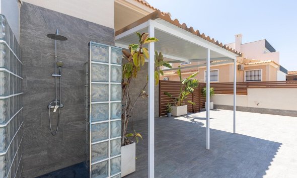 Resale - Villa - Torrevieja - Aguas Nuevas