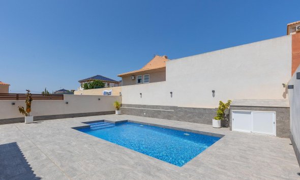 Resale - Villa - Torrevieja - Aguas Nuevas