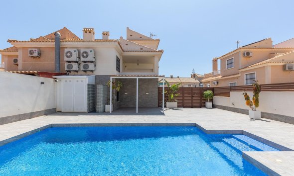 Resale - Villa - Torrevieja - Aguas Nuevas