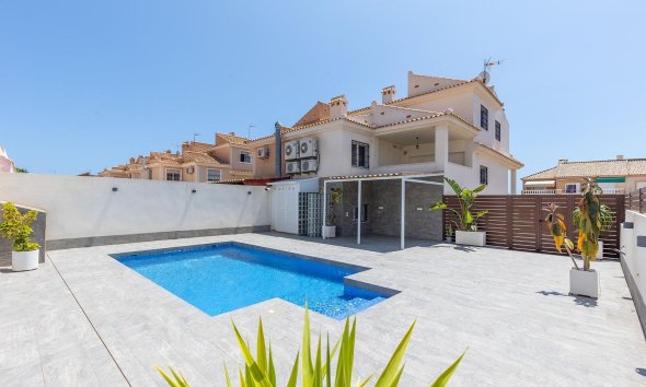Resale - Villa - Torrevieja - Aguas Nuevas
